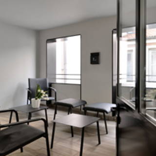 Bureau privé 17 m² 2 postes Location bureau Rue du Président Edouard Herriot Lyon 69002 - photo 4